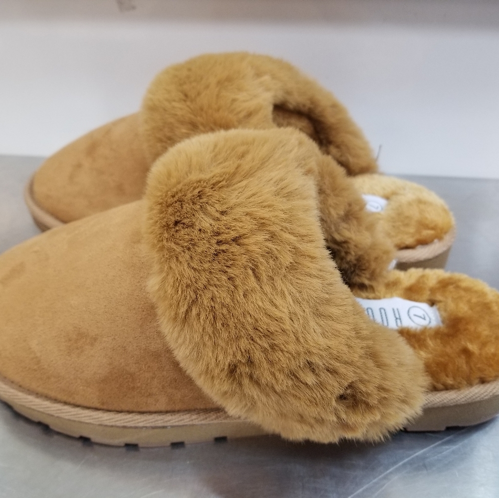 NWT Rouge Helium Fluffy Soft Slippers